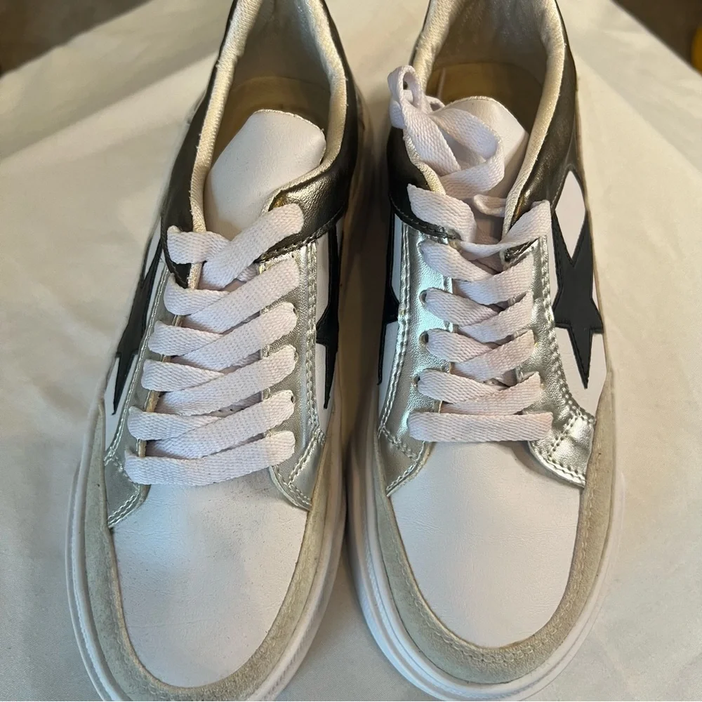Pink Lily Star Sneakers White Silver Black Low Top Lace Up Shoes Womens 8
